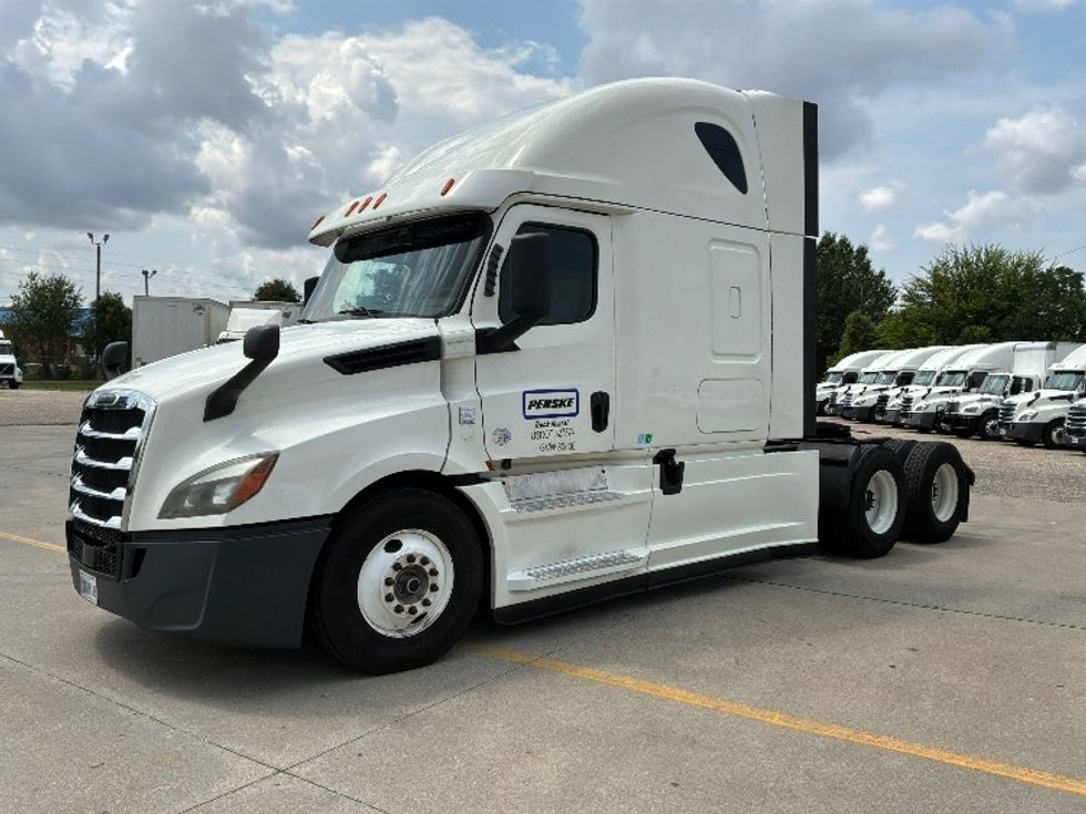 Sleeper Tractor-Heavy Duty Tractors-Freightliner-2020-T12664ST-Montgomery-AL-353,054\n\t\tmiles-$ 77,750 - Image 3
