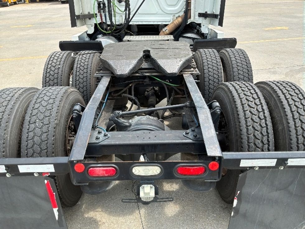 Sleeper Tractor-Heavy Duty Tractors-Freightliner-2020-T12664ST-Montgomery-AL-353,054\n\t\tmiles-$ 77,750 - Image 6
