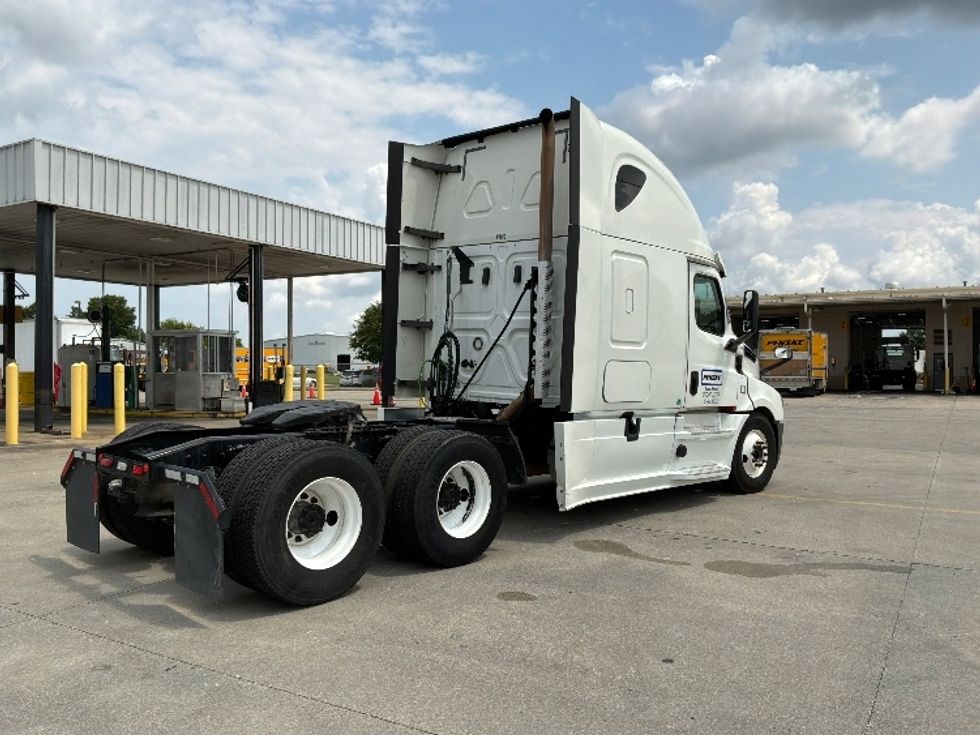 Sleeper Tractor-Heavy Duty Tractors-Freightliner-2020-T12664ST-Montgomery-AL-353,054\n\t\tmiles-$ 77,750 - Image 7