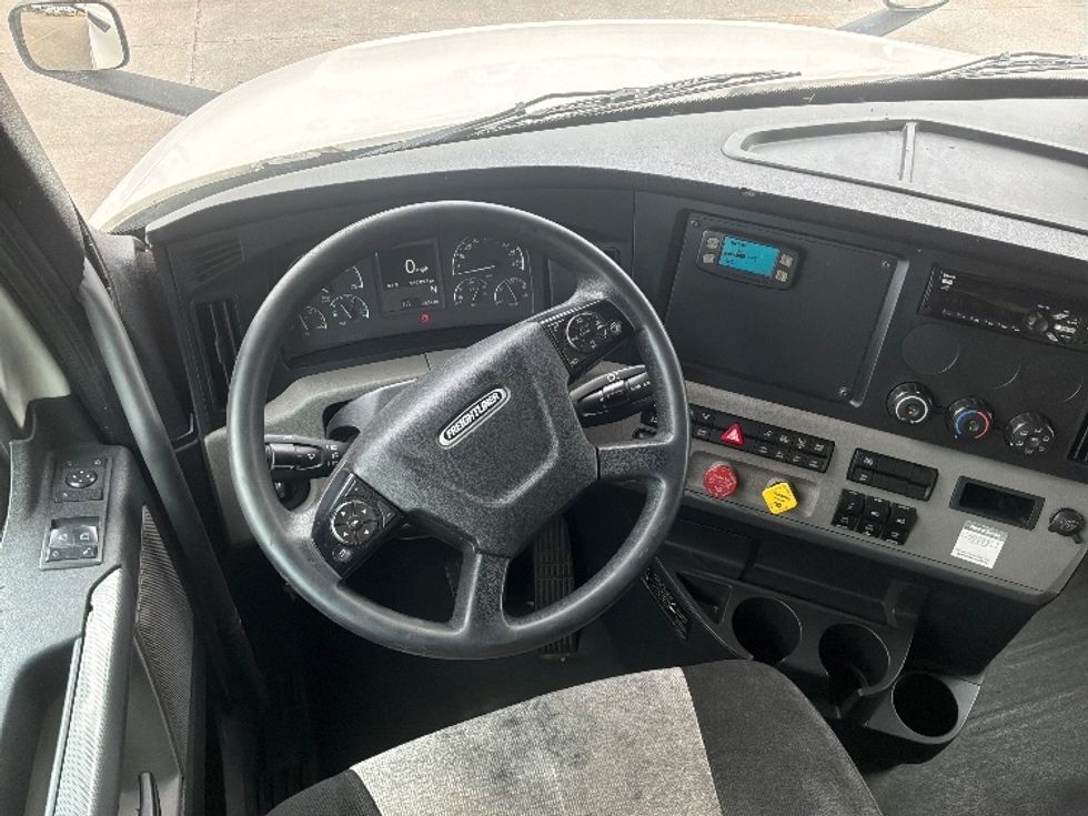 Sleeper Tractor-Heavy Duty Tractors-Freightliner-2020-T12664ST-Montgomery-AL-369,665\n\t\tmiles-$ 76,750 - Image 11