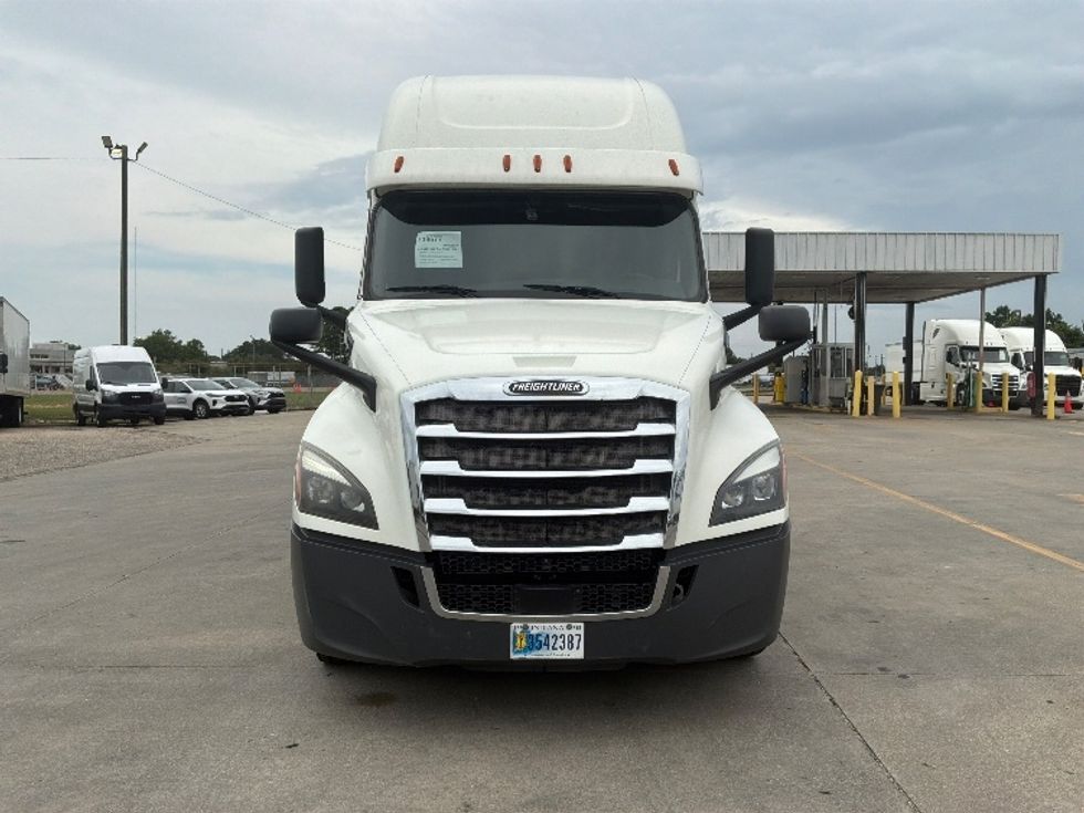 Sleeper Tractor-Heavy Duty Tractors-Freightliner-2020-T12664ST-Montgomery-AL-369,665\n\t\tmiles-$ 76,750 - Image 2