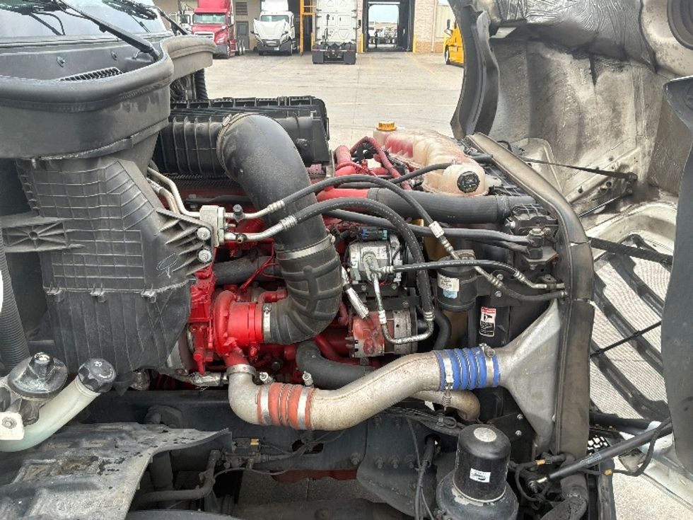 Sleeper Tractor-Heavy Duty Tractors-Freightliner-2020-T12664ST-Montgomery-AL-369,665\n\t\tmiles-$ 76,750 - Image 20