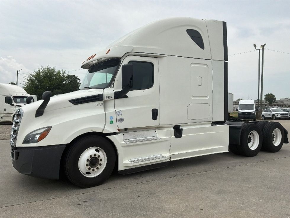 Sleeper Tractor-Heavy Duty Tractors-Freightliner-2020-T12664ST-Montgomery-AL-369,665\n\t\tmiles-$ 76,750 - Image 3
