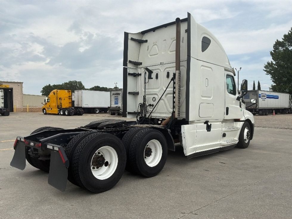 Sleeper Tractor-Heavy Duty Tractors-Freightliner-2020-T12664ST-Montgomery-AL-369,665\n\t\tmiles-$ 76,750 - Image 7