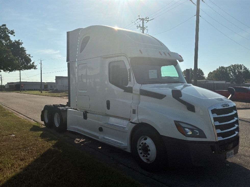 Sleeper Tractor-Heavy Duty Tractors-Freightliner-2020-T12664ST-Montgomery-AL-399,828\n\t\tmiles-$ 75,000 - Image 1