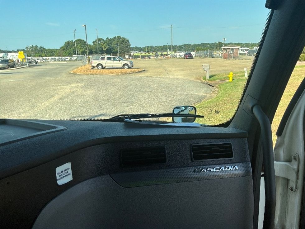 Sleeper Tractor-Heavy Duty Tractors-Freightliner-2020-T12664ST-Montgomery-AL-399,828\n\t\tmiles-$ 75,000 - Image 14