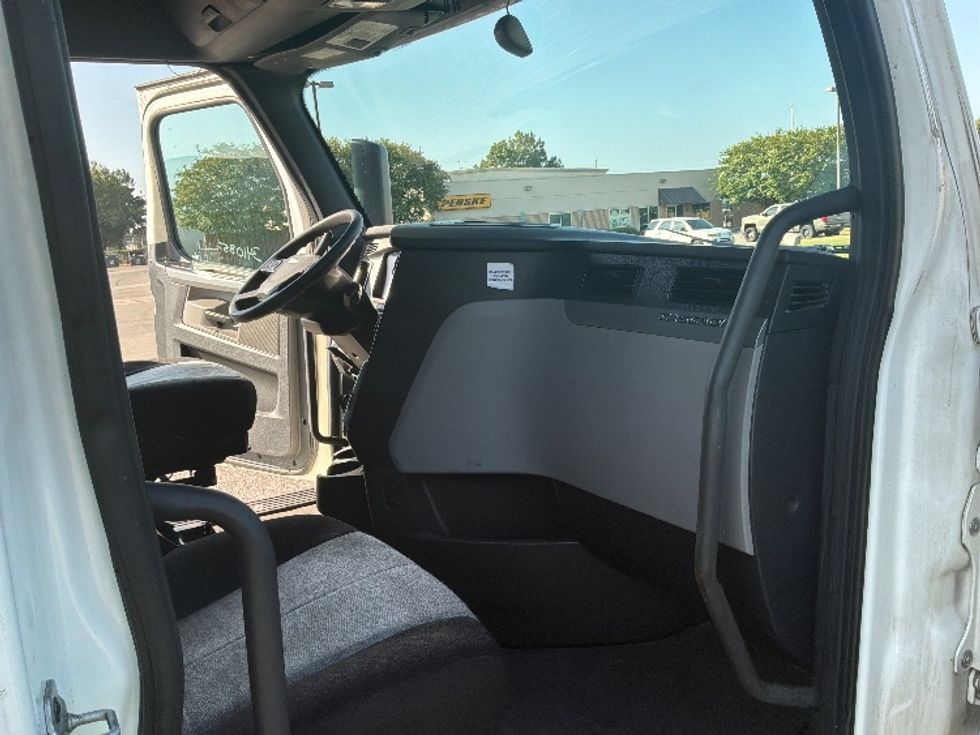 Sleeper Tractor-Heavy Duty Tractors-Freightliner-2020-T12664ST-Montgomery-AL-399,828\n\t\tmiles-$ 75,000 - Image 15