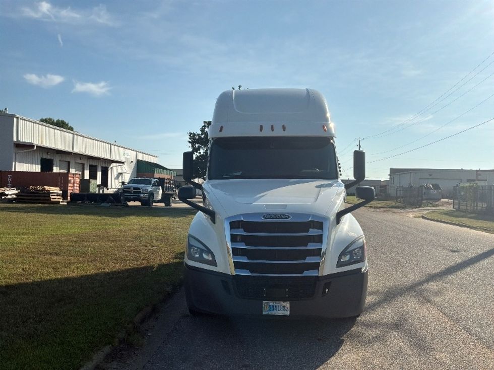 Sleeper Tractor-Heavy Duty Tractors-Freightliner-2020-T12664ST-Montgomery-AL-399,828\n\t\tmiles-$ 75,000 - Image 2