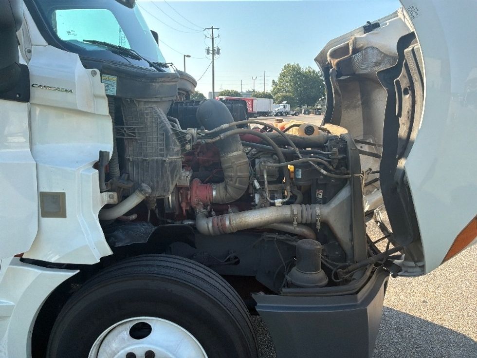 Sleeper Tractor-Heavy Duty Tractors-Freightliner-2020-T12664ST-Montgomery-AL-399,828\n\t\tmiles-$ 75,000 - Image 20