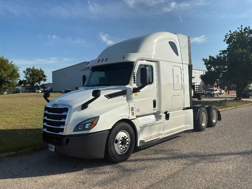 Sleeper Tractor-Heavy Duty Tractors-Freightliner-2020-T12664ST-Montgomery-AL-399,828\n\t\tmiles-$ 75,000 - Image 3