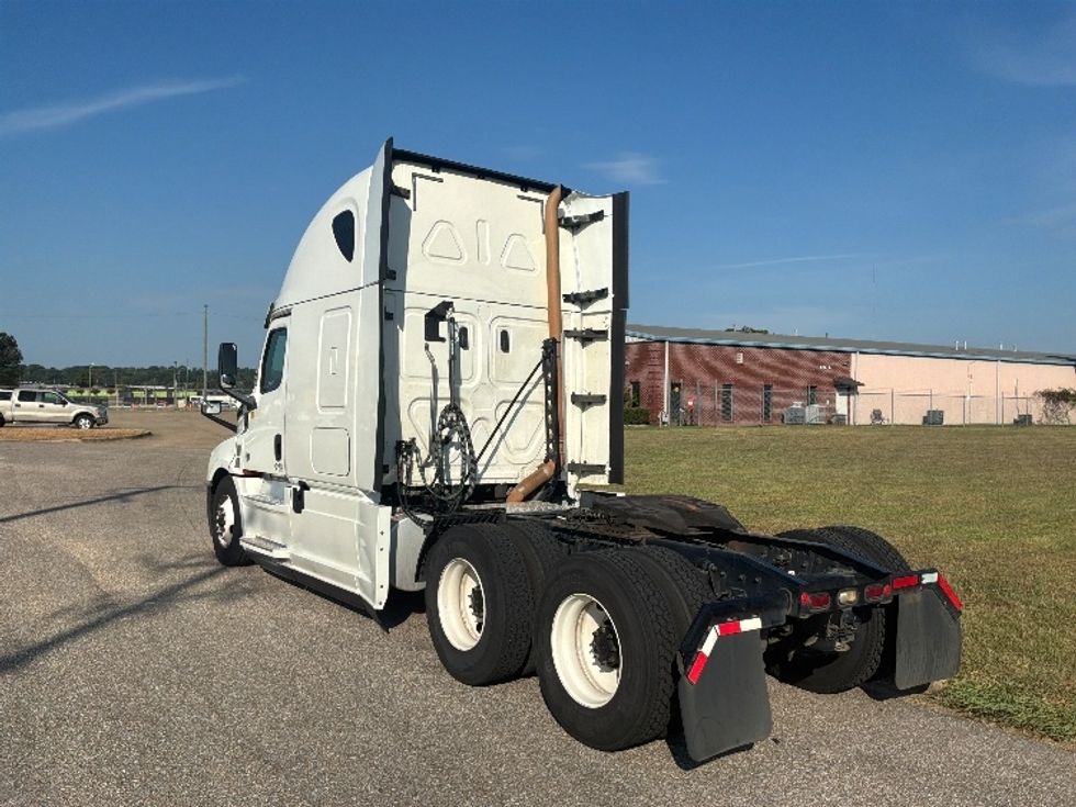 Sleeper Tractor-Heavy Duty Tractors-Freightliner-2020-T12664ST-Montgomery-AL-399,828\n\t\tmiles-$ 75,000 - Image 5