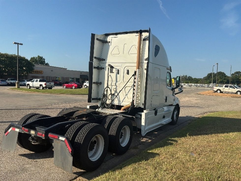 Sleeper Tractor-Heavy Duty Tractors-Freightliner-2020-T12664ST-Montgomery-AL-399,828\n\t\tmiles-$ 75,000 - Image 7