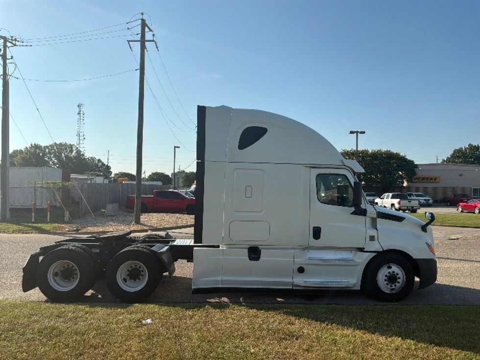 Sleeper Tractor-Heavy Duty Tractors-Freightliner-2020-T12664ST-Montgomery-AL-399,828\n\t\tmiles-$ 75,000 - Image 8