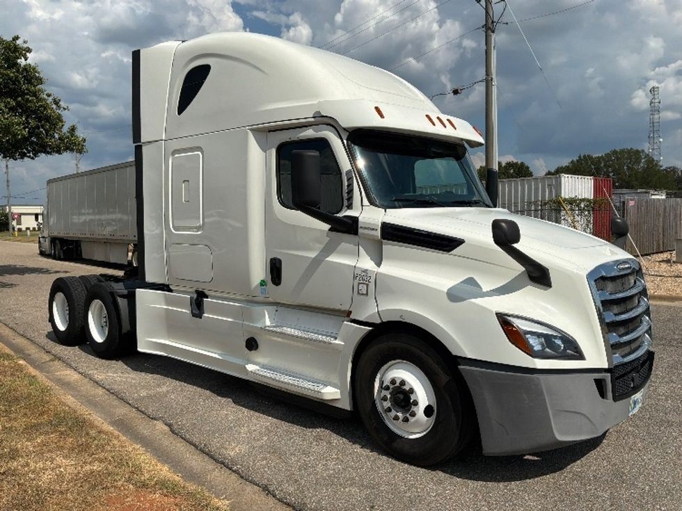 Sleeper Tractor-Heavy Duty Tractors-Freightliner-2020-T12664ST-Montgomery-AL-407,581\n\t\tmiles-$ 73,000 - Image 1