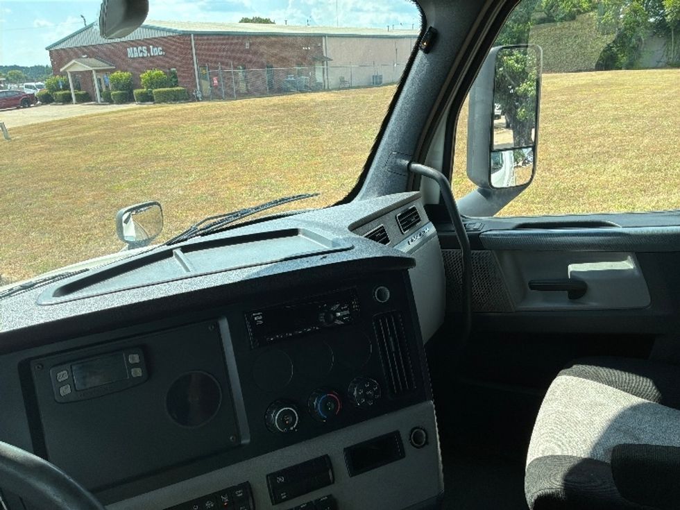 Sleeper Tractor-Heavy Duty Tractors-Freightliner-2020-T12664ST-Montgomery-AL-407,581\n\t\tmiles-$ 73,000 - Image 10