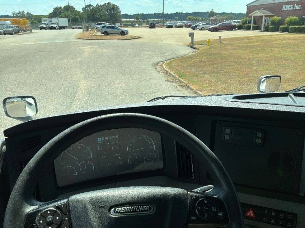 Sleeper Tractor-Heavy Duty Tractors-Freightliner-2020-T12664ST-Montgomery-AL-407,581\n\t\tmiles-$ 73,000 - Image 11