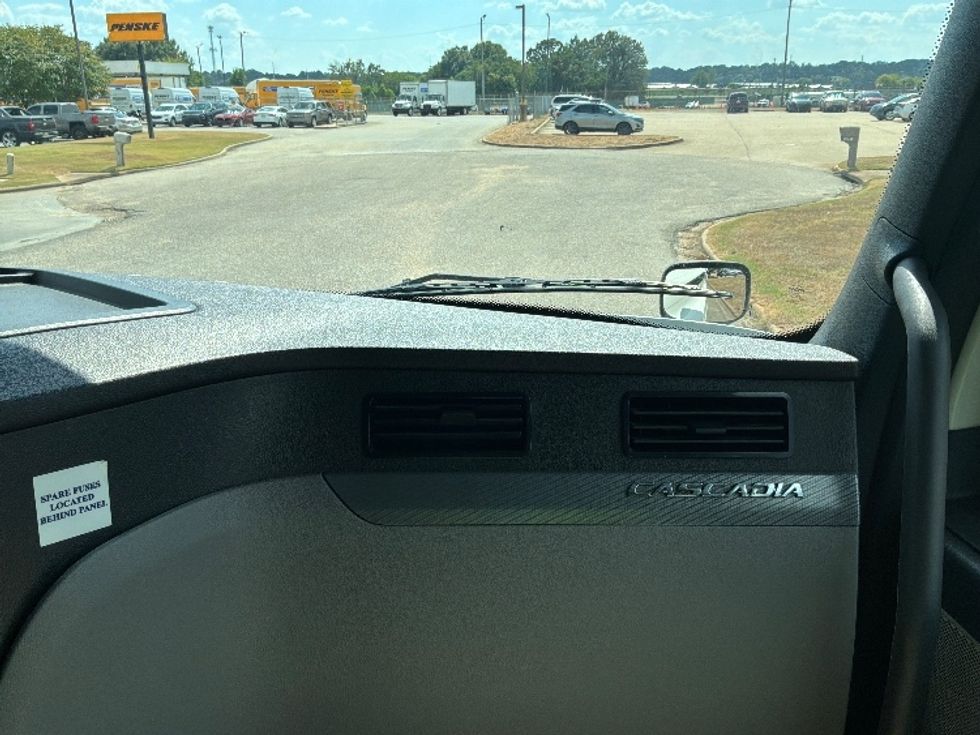 Sleeper Tractor-Heavy Duty Tractors-Freightliner-2020-T12664ST-Montgomery-AL-407,581\n\t\tmiles-$ 73,000 - Image 14