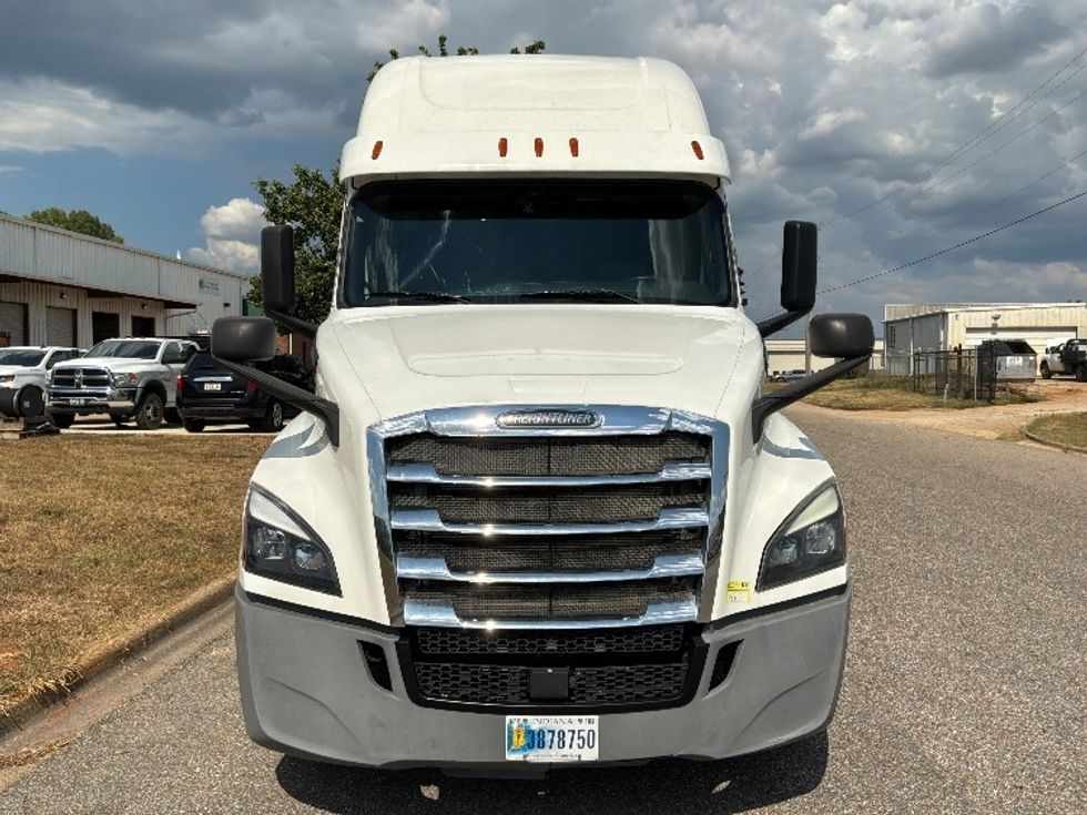 Sleeper Tractor-Heavy Duty Tractors-Freightliner-2020-T12664ST-Montgomery-AL-407,581\n\t\tmiles-$ 73,000 - Image 2