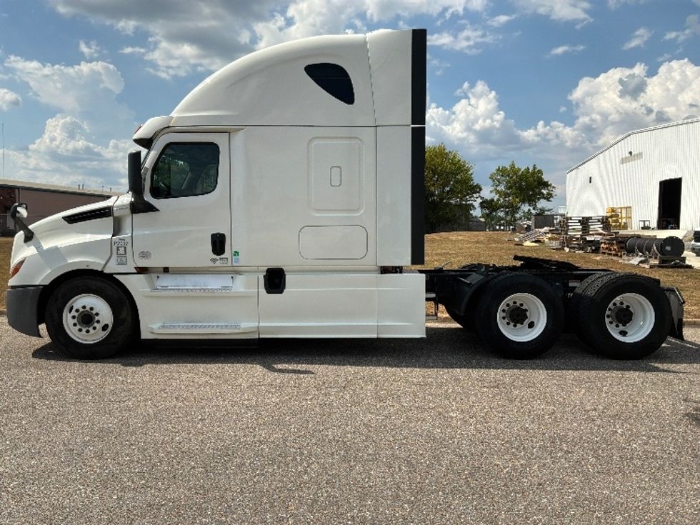 Sleeper Tractor-Heavy Duty Tractors-Freightliner-2020-T12664ST-Montgomery-AL-407,581\n\t\tmiles-$ 73,000 - Image 4