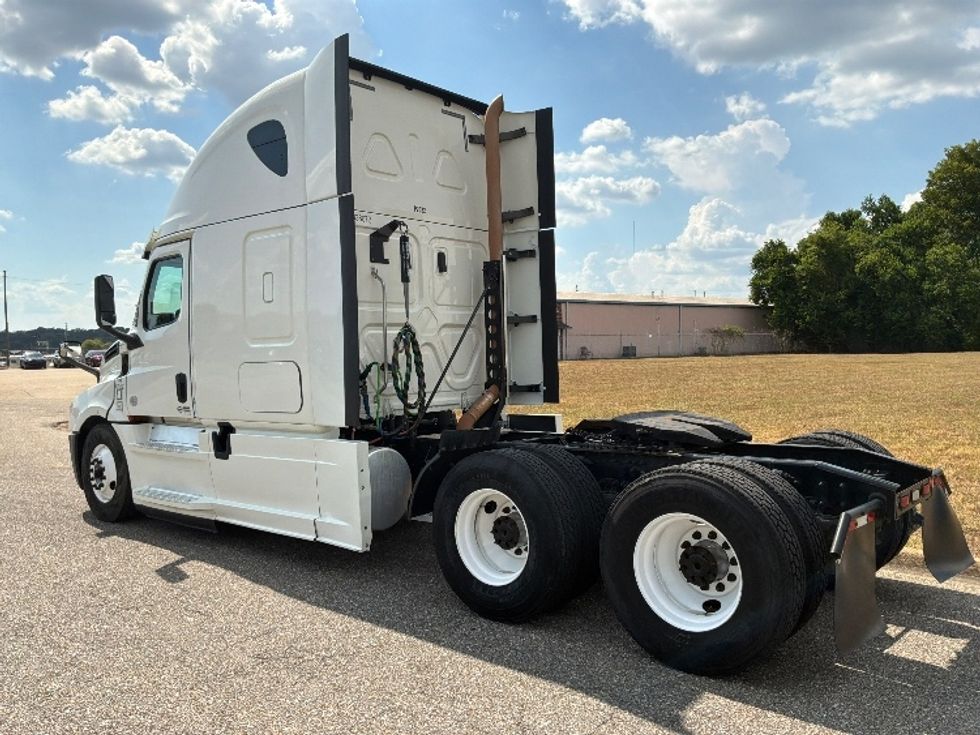 Sleeper Tractor-Heavy Duty Tractors-Freightliner-2020-T12664ST-Montgomery-AL-407,581\n\t\tmiles-$ 73,000 - Image 5