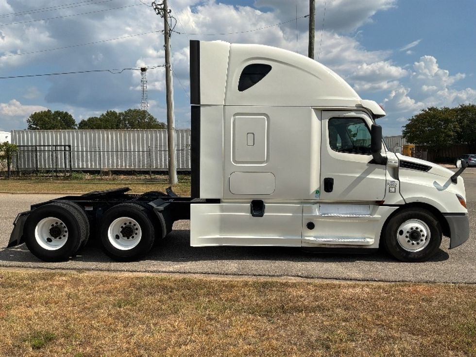 Sleeper Tractor-Heavy Duty Tractors-Freightliner-2020-T12664ST-Montgomery-AL-407,581\n\t\tmiles-$ 73,000 - Image 8
