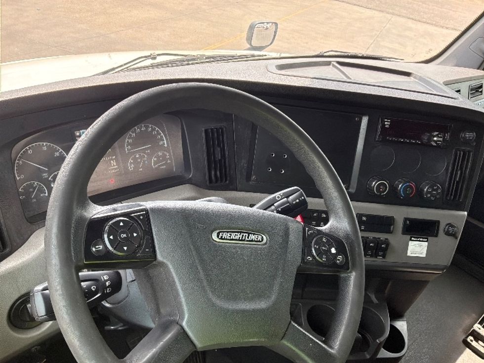 Sleeper Tractor-Heavy Duty Tractors-Freightliner-2020-T12664ST-Montgomery-AL-411,100\n\t\tmiles-$ 72,250 - Image 10