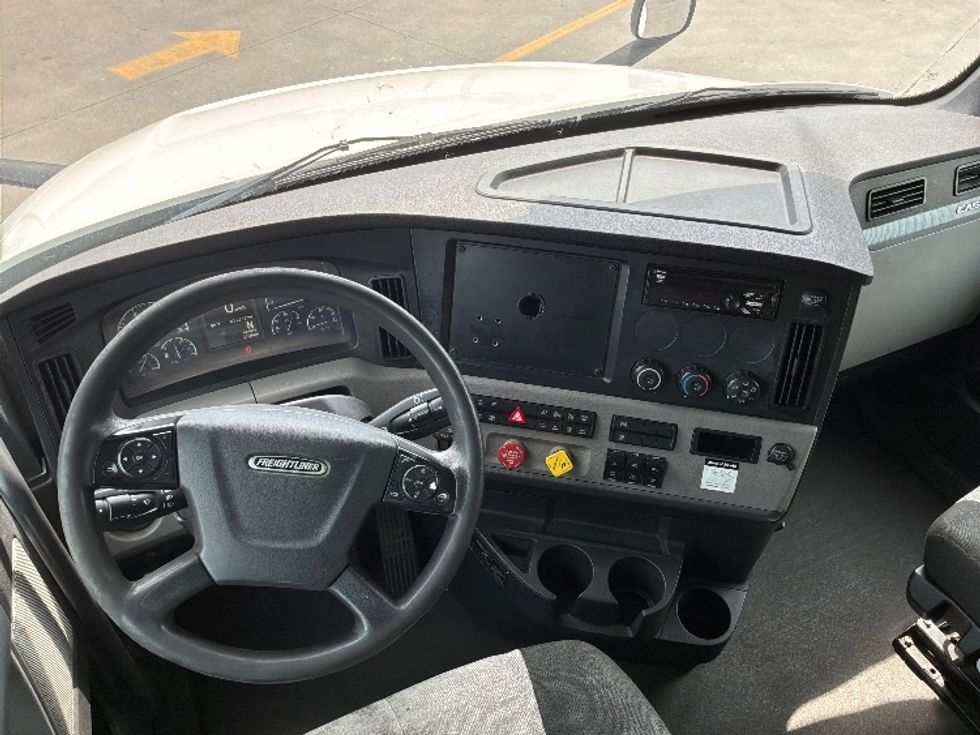 Sleeper Tractor-Heavy Duty Tractors-Freightliner-2020-T12664ST-Montgomery-AL-411,100\n\t\tmiles-$ 72,250 - Image 12