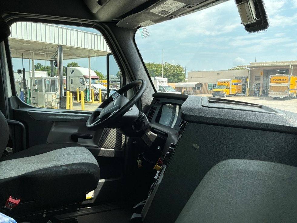 Sleeper Tractor-Heavy Duty Tractors-Freightliner-2020-T12664ST-Montgomery-AL-411,100\n\t\tmiles-$ 72,250 - Image 15