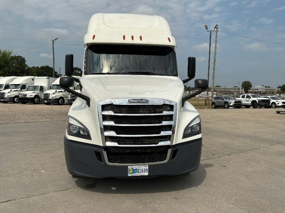 Sleeper Tractor-Heavy Duty Tractors-Freightliner-2020-T12664ST-Montgomery-AL-411,100\n\t\tmiles-$ 72,250 - Image 2