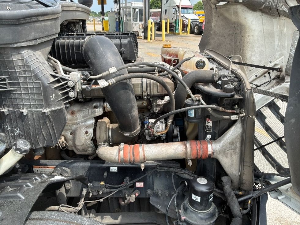 Sleeper Tractor-Heavy Duty Tractors-Freightliner-2020-T12664ST-Montgomery-AL-411,100\n\t\tmiles-$ 72,250 - Image 20