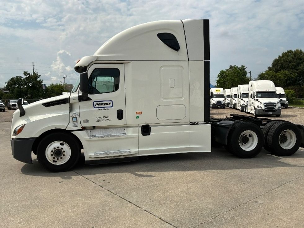 Sleeper Tractor-Heavy Duty Tractors-Freightliner-2020-T12664ST-Montgomery-AL-411,100\n\t\tmiles-$ 72,250 - Image 4