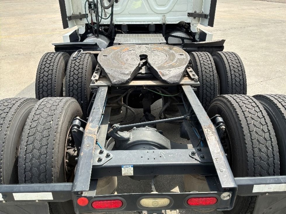Sleeper Tractor-Heavy Duty Tractors-Freightliner-2020-T12664ST-Montgomery-AL-411,100\n\t\tmiles-$ 72,250 - Image 6