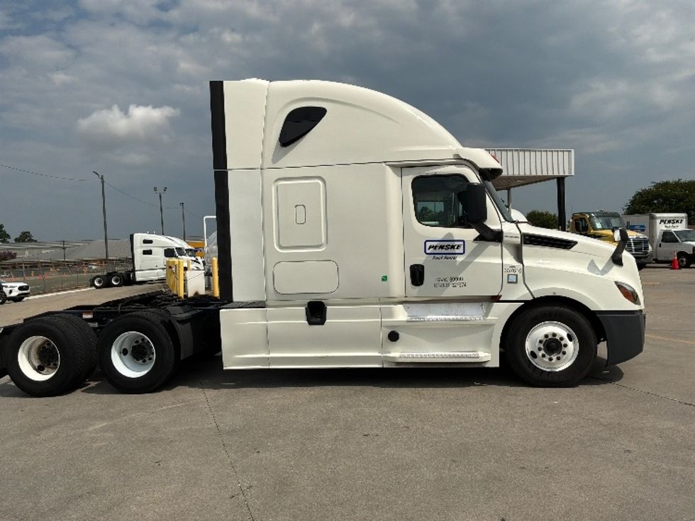 Sleeper Tractor-Heavy Duty Tractors-Freightliner-2020-T12664ST-Montgomery-AL-411,100\n\t\tmiles-$ 72,250 - Image 8