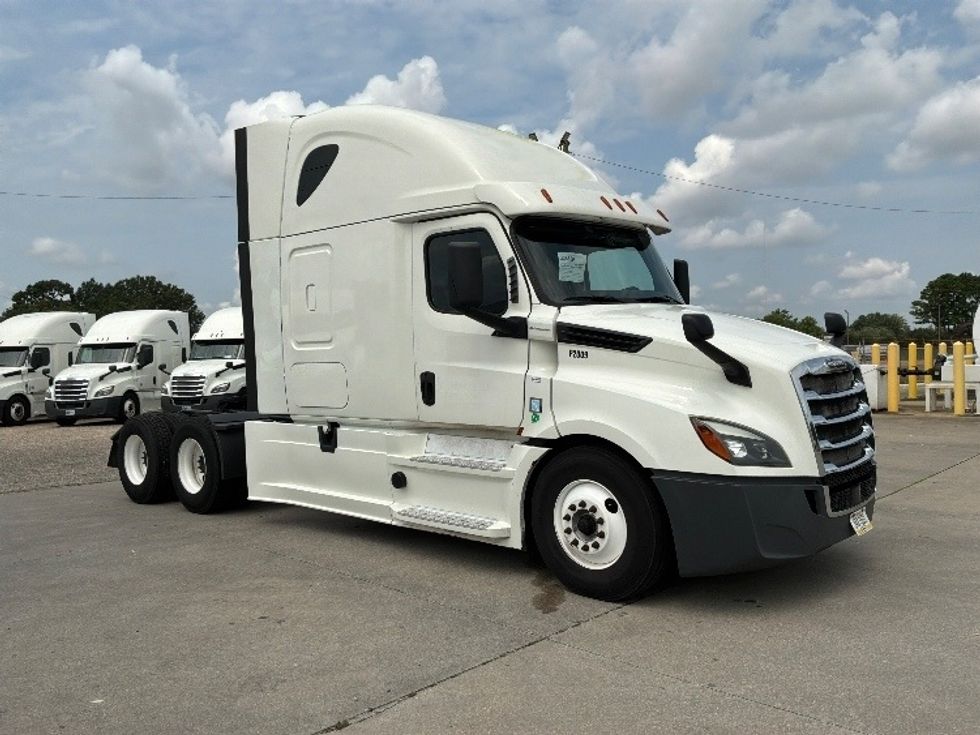 Sleeper Tractor-Heavy Duty Tractors-Freightliner-2020-T12664ST-Montgomery-AL-412,806\n\t\tmiles-$ 74,250 - Image 1