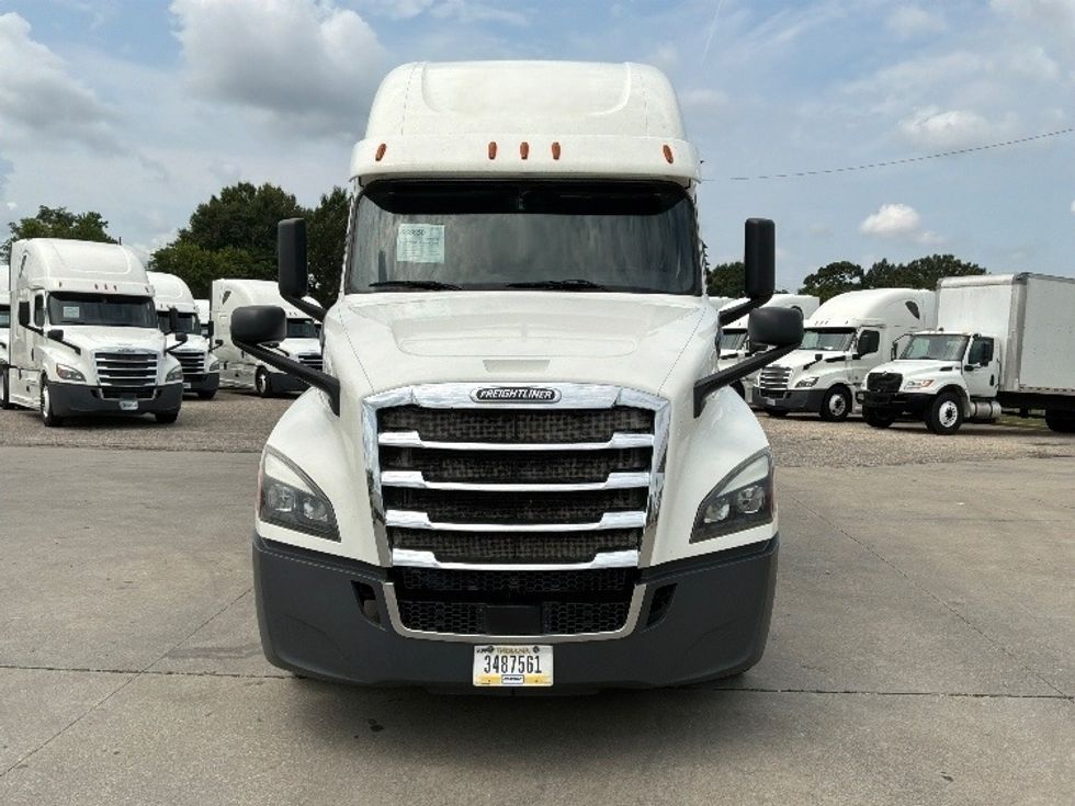 Sleeper Tractor-Heavy Duty Tractors-Freightliner-2020-T12664ST-Montgomery-AL-412,806\n\t\tmiles-$ 74,250 - Image 2