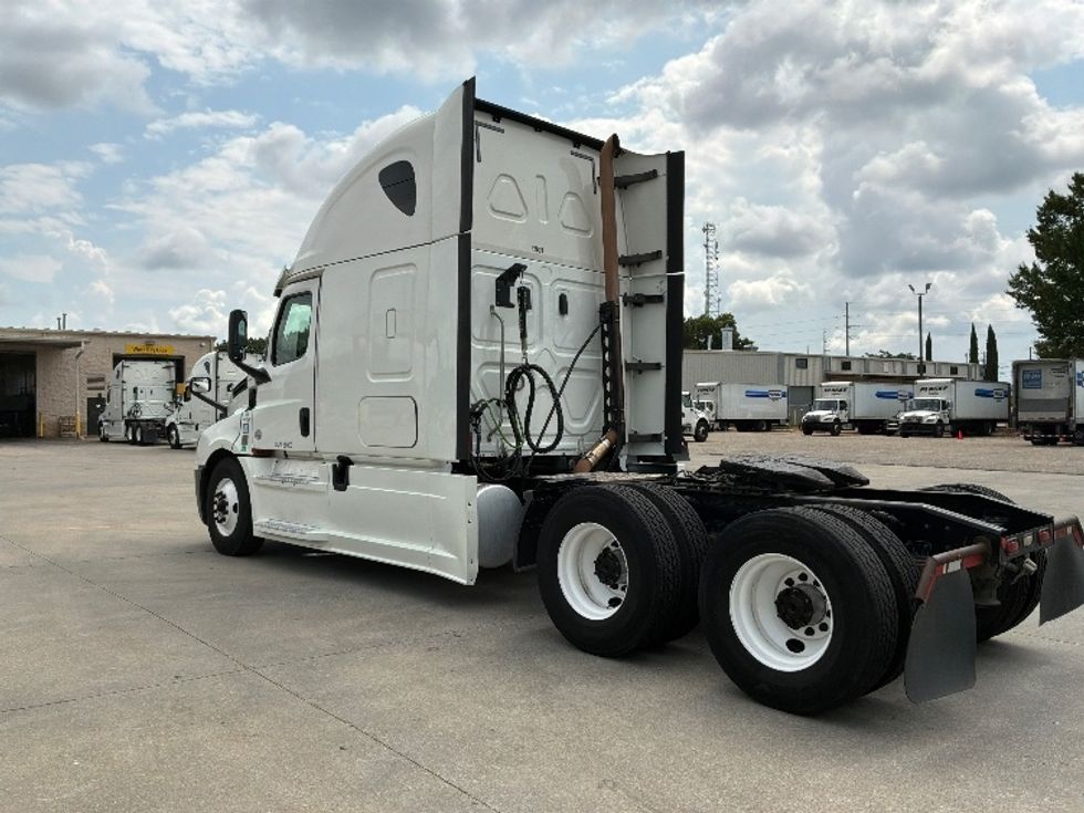 Sleeper Tractor-Heavy Duty Tractors-Freightliner-2020-T12664ST-Montgomery-AL-412,806\n\t\tmiles-$ 74,250 - Image 5