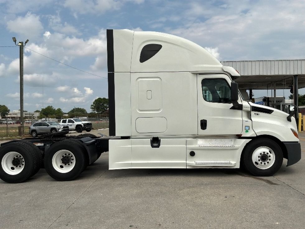 Sleeper Tractor-Heavy Duty Tractors-Freightliner-2020-T12664ST-Montgomery-AL-412,806\n\t\tmiles-$ 74,250 - Image 8