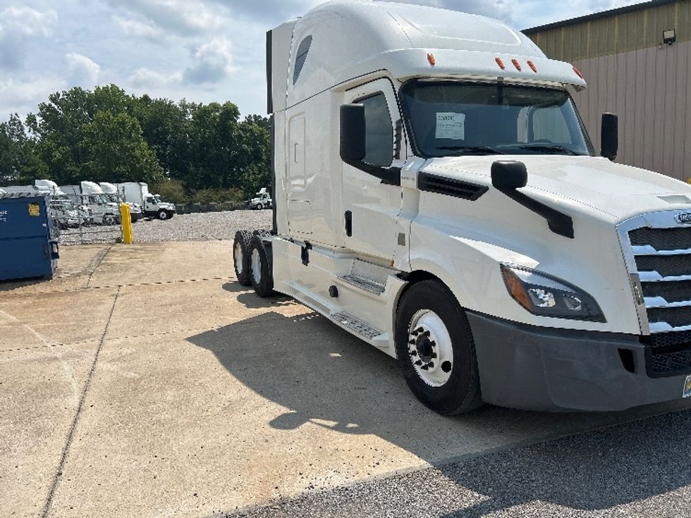 Sleeper Tractor-Heavy Duty Tractors-Freightliner-2020-T12664ST-Montgomery-AL-418,251\n\t\tmiles-$ 74,000 - Image 1