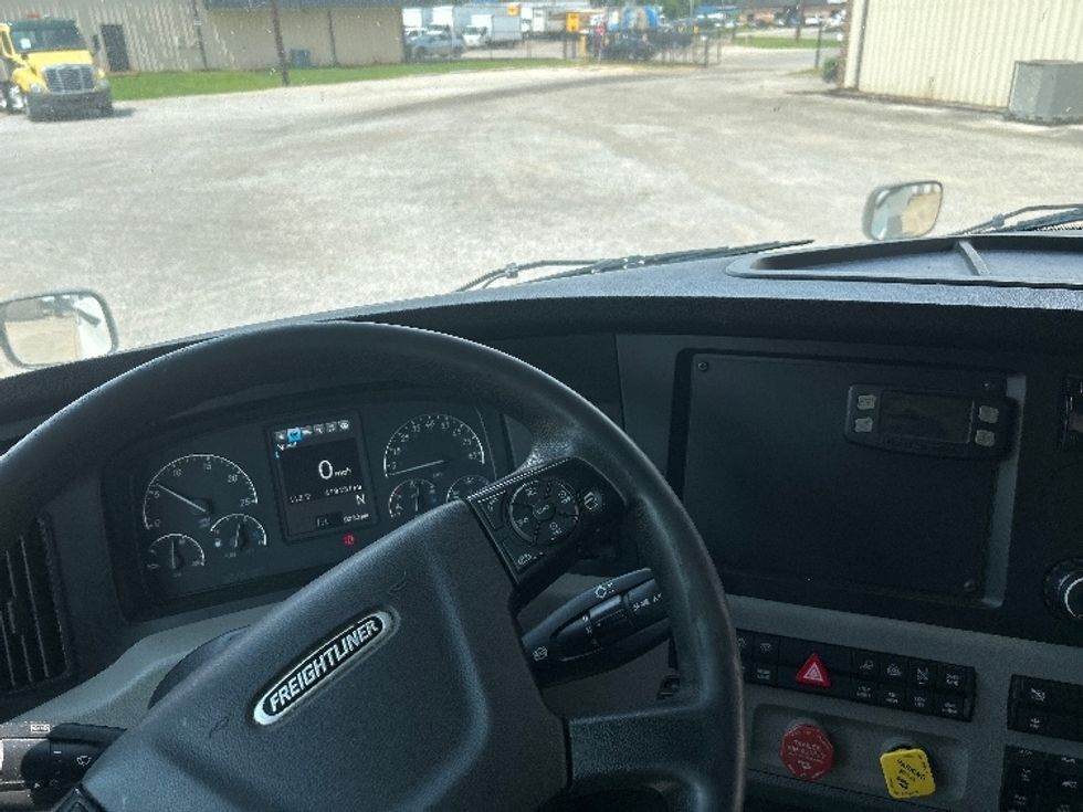 Sleeper Tractor-Heavy Duty Tractors-Freightliner-2020-T12664ST-Montgomery-AL-418,251\n\t\tmiles-$ 74,000 - Image 11