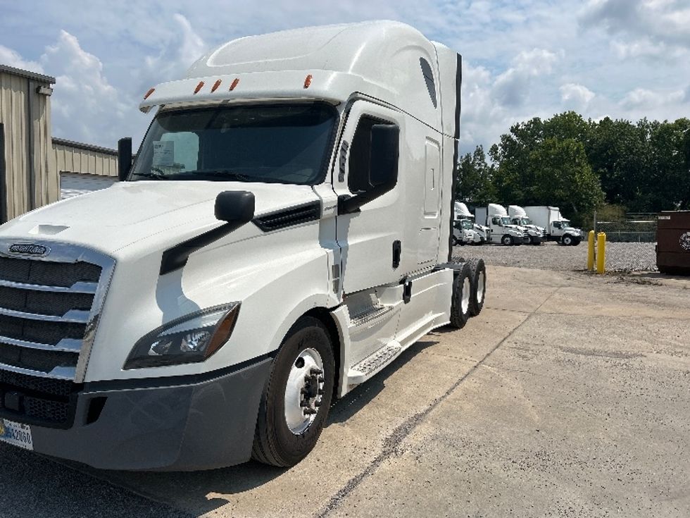 Sleeper Tractor-Heavy Duty Tractors-Freightliner-2020-T12664ST-Montgomery-AL-418,251\n\t\tmiles-$ 74,000 - Image 3