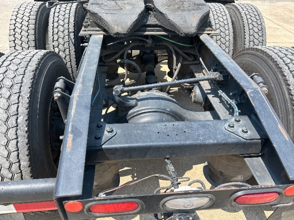 Sleeper Tractor-Heavy Duty Tractors-Freightliner-2020-T12664ST-Montgomery-AL-418,251\n\t\tmiles-$ 74,000 - Image 6