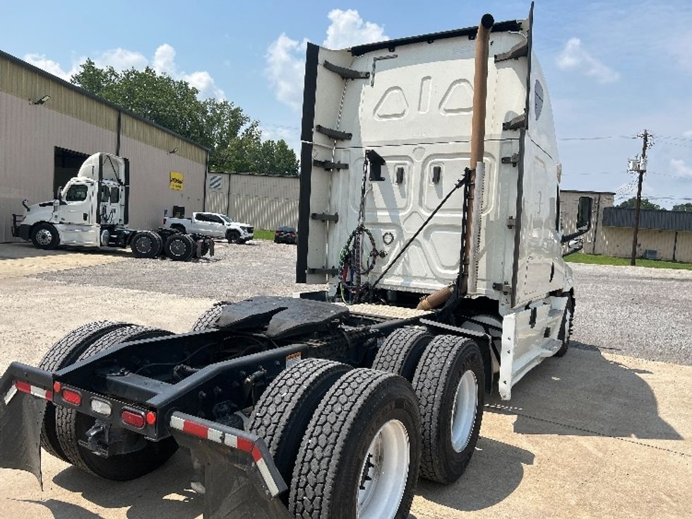 Sleeper Tractor-Heavy Duty Tractors-Freightliner-2020-T12664ST-Montgomery-AL-418,251\n\t\tmiles-$ 74,000 - Image 7