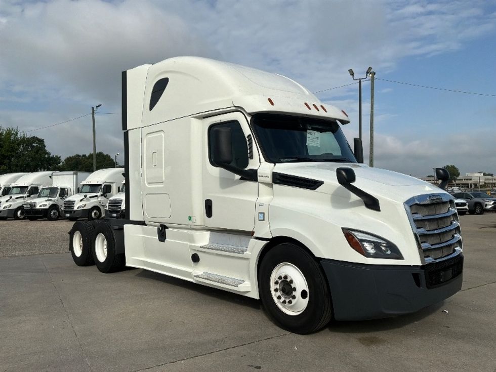 Sleeper Tractor-Heavy Duty Tractors-Freightliner-2020-T12664ST-Montgomery-AL-422,003\n\t\tmiles-$ 73,750 - Image 1