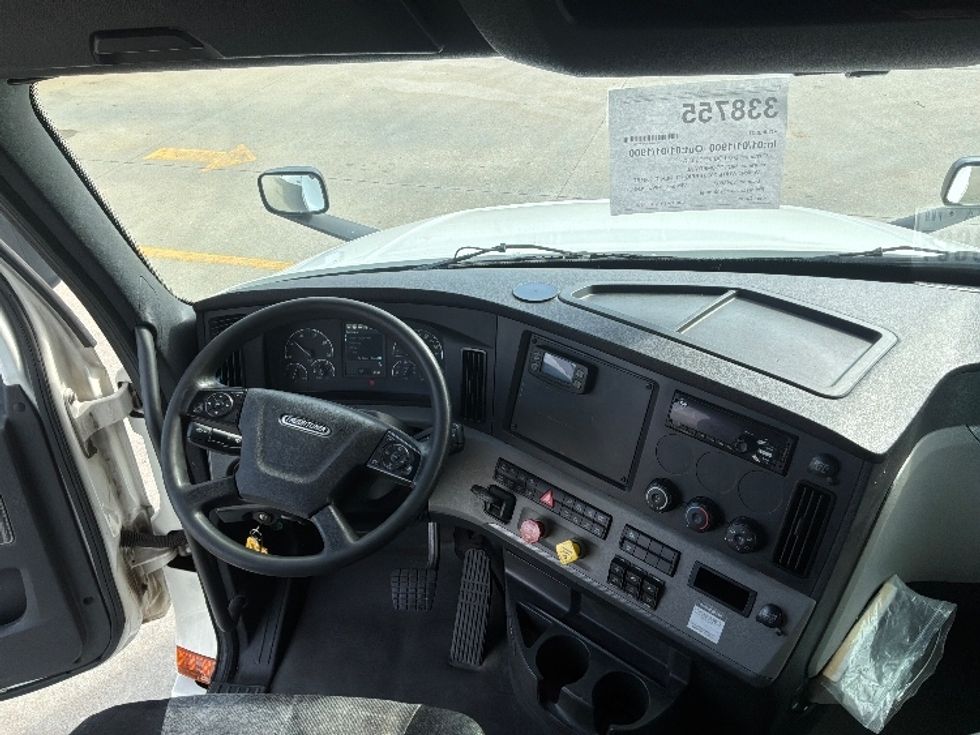 Sleeper Tractor-Heavy Duty Tractors-Freightliner-2020-T12664ST-Montgomery-AL-422,003\n\t\tmiles-$ 73,750 - Image 10