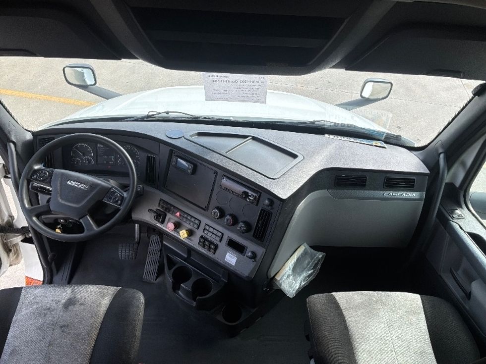 Sleeper Tractor-Heavy Duty Tractors-Freightliner-2020-T12664ST-Montgomery-AL-422,003\n\t\tmiles-$ 73,750 - Image 12