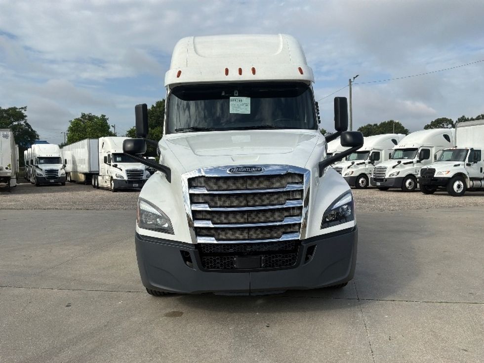 Sleeper Tractor-Heavy Duty Tractors-Freightliner-2020-T12664ST-Montgomery-AL-422,003\n\t\tmiles-$ 73,750 - Image 2