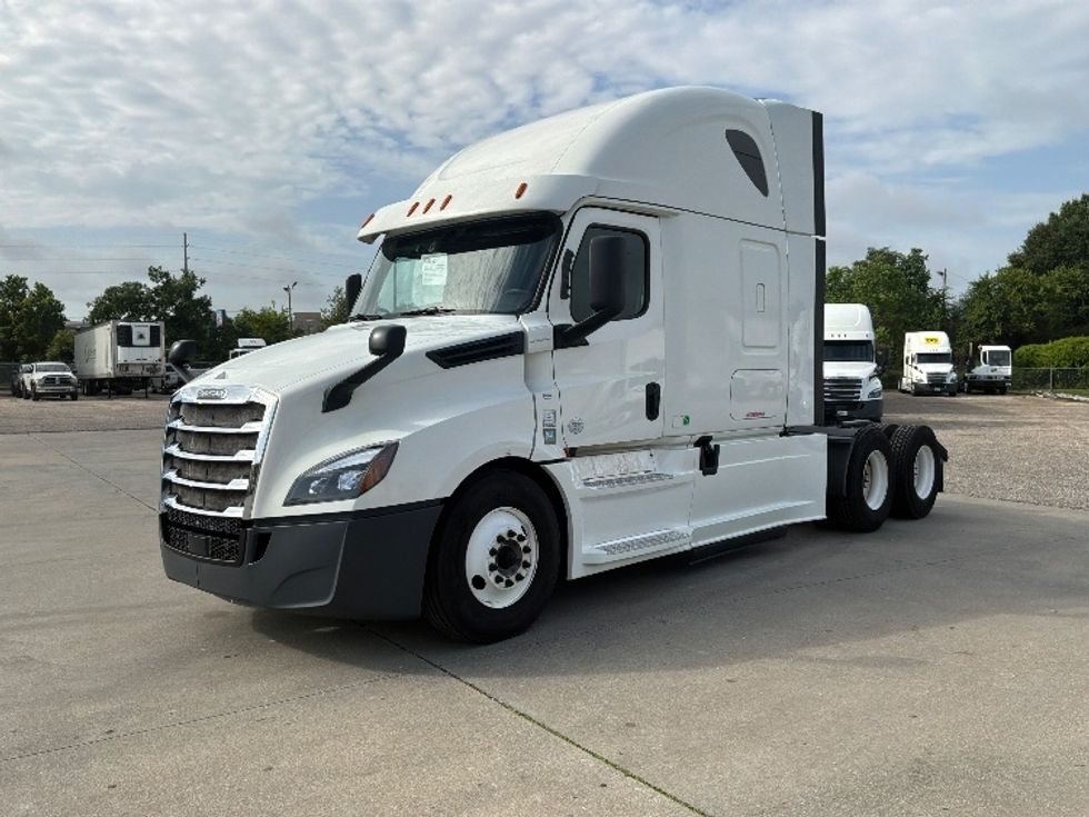 Sleeper Tractor-Heavy Duty Tractors-Freightliner-2020-T12664ST-Montgomery-AL-422,003\n\t\tmiles-$ 73,750 - Image 3