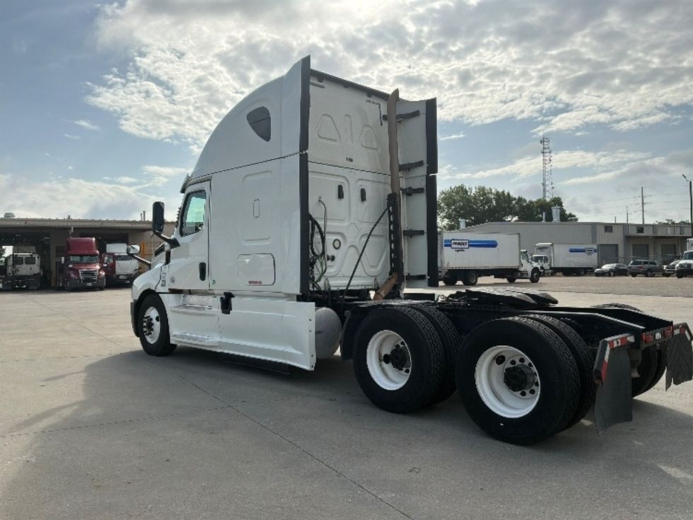 Sleeper Tractor-Heavy Duty Tractors-Freightliner-2020-T12664ST-Montgomery-AL-422,003\n\t\tmiles-$ 73,750 - Image 5