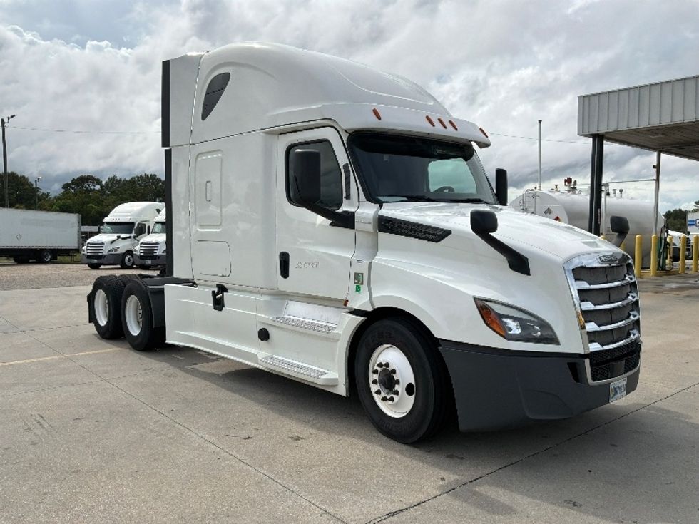 Sleeper Tractor-Heavy Duty Tractors-Freightliner-2020-T12664ST-Montgomery-AL-425,341\n\t\tmiles-$ 76,500 - Image 1