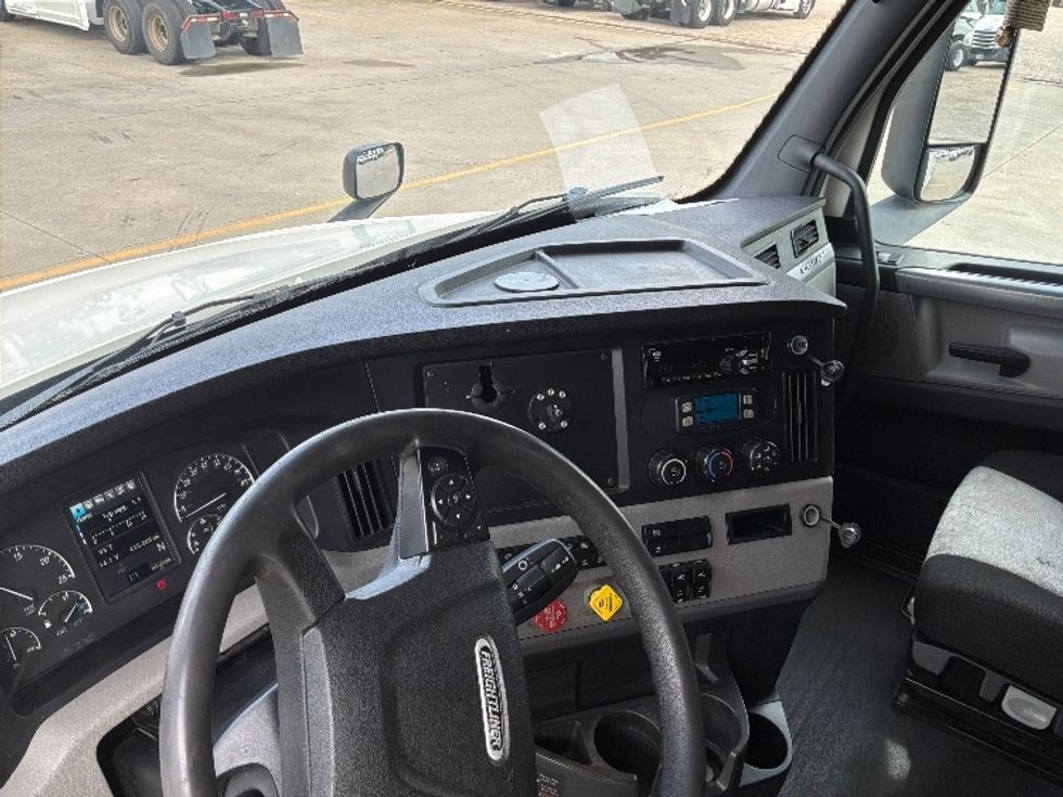 Sleeper Tractor-Heavy Duty Tractors-Freightliner-2020-T12664ST-Montgomery-AL-425,341\n\t\tmiles-$ 76,500 - Image 10